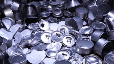 Boş teneke ve teneke kutuları yiyecek ve içecek için geri dönüştür. Alüminyum soda kutuları ve yiyecek kavanozları. Metal çöpleri ve çöpleri geri dönüşüm için ayırdım. Çelik çöpler. Sıfır atık ve kirlilik yok.