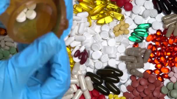 Pastillas Medicamentos Girando Placa Farmacia Varios Números Diferentes Tipos Píldoras — Vídeo de stock