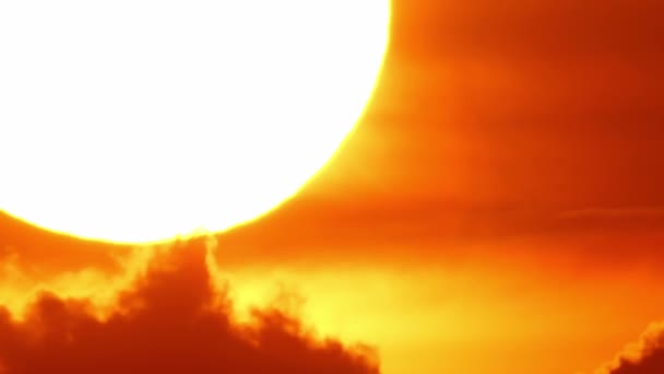 Büyük Parlak Sarı Güneş Diski Gün Batımında Batıyor Gökyüzü Gökyüzü — Stok video