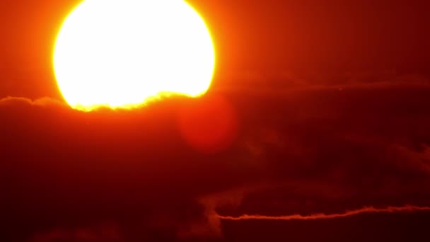 Великий Яскраво Жовтий Гарячий Сонячний Диск Рухається Вниз Під Час — стокове відео