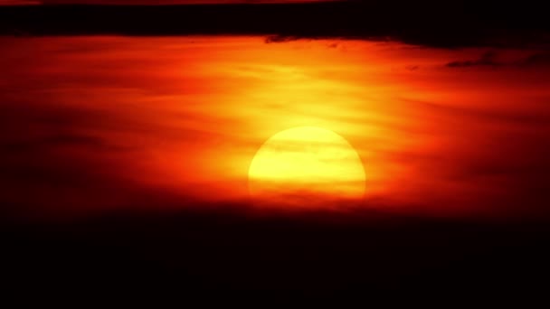 Африканський Захід Сонця Минає Великим Сонячним Диском Засвіченими Хмарами Кінетичний — стокове відео