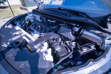 Satın almadan önce araba motoru denetimi. Teslimat öncesi motor kompartımanı kontrolü. Garajda ya da dükkanda servis. Kullanılmış araba veya aracın satış, ticaret veya finansman belgesi. 