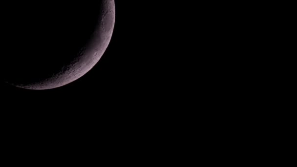 夜の時間の経過で暗い黒の空で月 占星術や天文学の惑星のタイムラプス — ストック動画