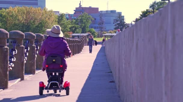 Берлингтон Онтарио Канада Сентября 2022 Года Женщина Ограниченными Возможностями Инвалидном — стоковое видео