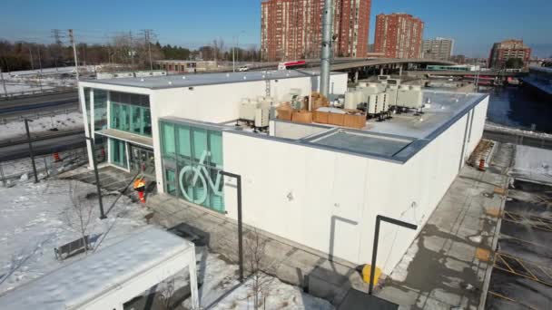 Nova Estação Kennedy Crosstown Lrt Feita Vidro Inclui Elevadores Escadas — Vídeo de Stock