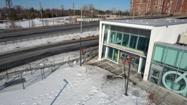 Stasiun Kennedy Yang Terbuat Dari Kaca Adalah Proyek Eglinton Crosstown — Stok Video
