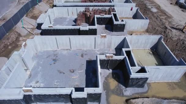 Εργασίες Θεμελίωσης Τσιμέντου Στην Κατασκευή Κατοικιών Τσιμεντένιοι Τοίχοι Υπογείου Από — Αρχείο Βίντεο
