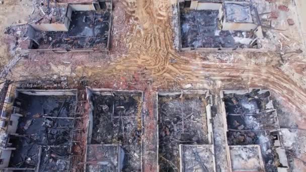 Обломки Обломки Домов Разрушенных Разрушительным Огнем Таунхаусы Разрушены Сильном Огне — стоковое видео