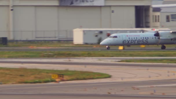 Letadlo Air Canada Míjí Letiště Torontu Pearson Třpytivém Oparu Air — Stock video