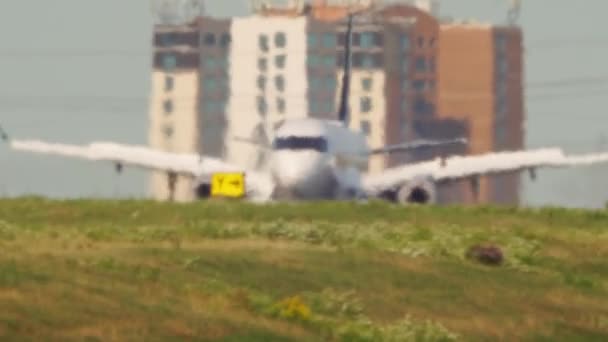 Samolot Air Canada Przelatujący Lądowaniu Shimmer Haze Air Canada Inwestuje — Wideo stockowe