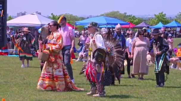 Toronto Ročník Spirit Powwow Hostitelem Spirited People 1St Nations Downsview — Stock video