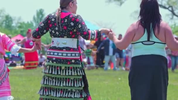 Koło Przyjaźni Pow Wow Rdzenny Taniec Spirit Powwow Gospodarzem Którego — Wideo stockowe