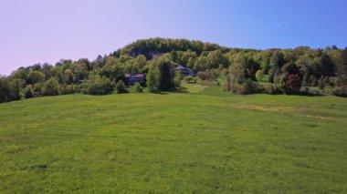 Kanada Ontario eyaletindeki Çıngıraklı Yılan Noktası Koruma Alanı gözcü evleri, kulübeleri veya villalar. Meşhur Kanadalı turist tatil güzergahları ve eğlence yerleri. Manzaralı ve popüler doğa rezervi.