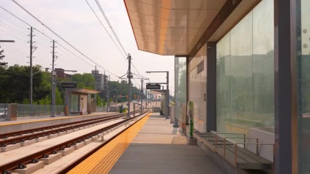 Lrv测试地铁标志 建设新的Eglinton过境点Lrt车站 Ionview车站的旅客庇护所 设有25个车站的轻轨铁路 加拿大安大略省多伦多 2023年6月7日 — 图库视频影像