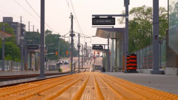 Lrv Testing Underway Tanda Pembangunan Baru Eglinton Crosstown Stasiun Lrt — Stok Video