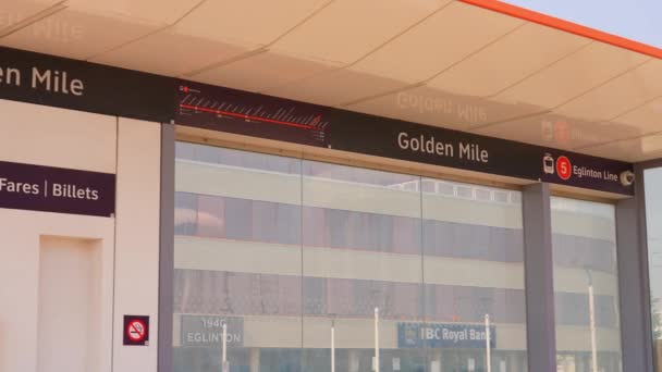 Golden Mile Station Passenger Shelter Lrv Testing Underway Sign Eglinton — Vídeos de Stock