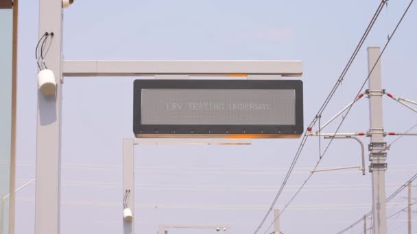 Lrv Test Underway Sign 新しいエグリントン クロスタウンLrt駅の建設 ゴールデンマイル駅の旅客避難所 ライトレール線Lrt 25駅 カナダ — ストック動画
