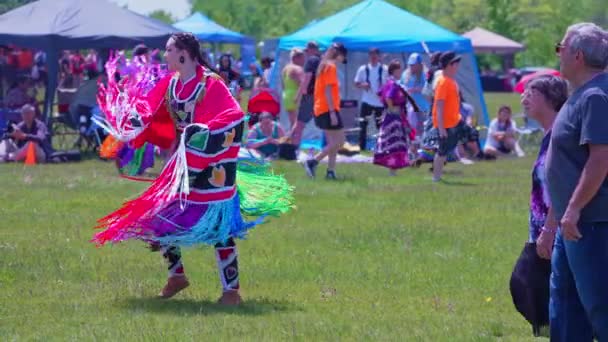 Pow Wow 2Nd Annual Two Spirit Powwow 由第一民族的双灵人创作的2Nd Spirited People — 图库视频影像