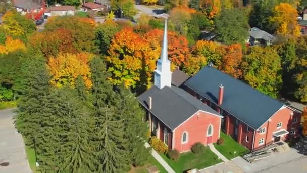 Flygfoto Över Saint Andrews Presbyterian Church Scarborough Autumn Park Toronto — Stockvideo