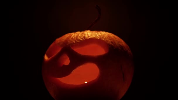 Zucca Halloween Intagliata Con Luci Candela Sfondo Notte Scura Halloween — Video Stock