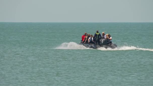Пасажири Viking Octantis Плавають Rib Rigid Inflated Boats Приземляються Судні — стокове відео