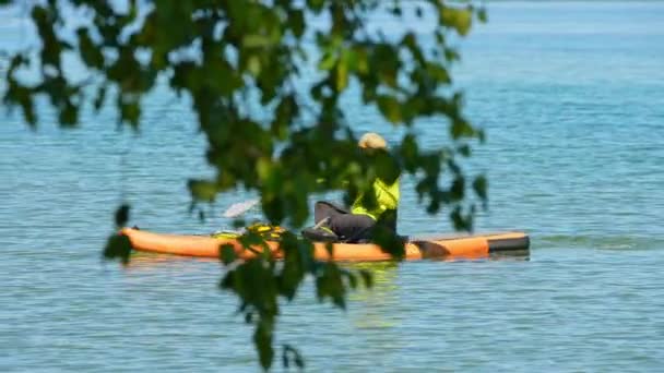 Lago Manitou Isla Manitoulin Mujer Navegando Tablas Sup Con Equipo — Vídeos de Stock
