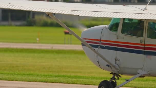 Motor Avião Com Hélice Trabalho Partida Aquecimento Pequeno Avião Avião — Vídeo de Stock