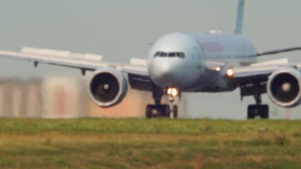 Avion Air Canada Passe Après Avoir Atterri Brouillard Scintillant Air — Video