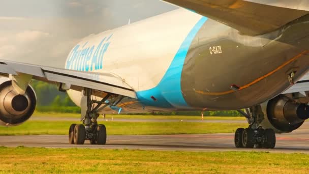 Amazon Prime Air Fleet Plane Boeing 767 Prepare Departure Cargo — Stock Video