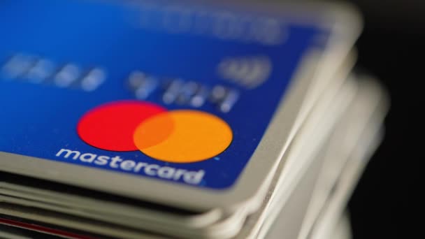 Mastercard Tarjeta Crédito Símbolo Mesa Montón Tarjetas Visa Mastercard Con — Vídeos de Stock