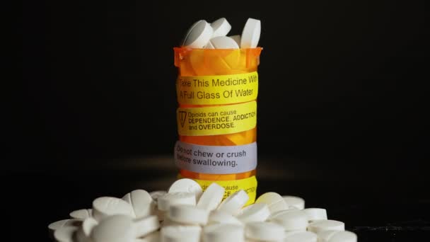 Oxycodone Opioid Tabletter Metallbordet Rörelse Makro Närbild Generiska Smärtstillande Tabletter — Stockvideo