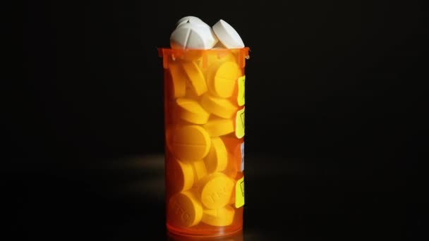 Oxycodon Opioid Tabletten Auf Dem Metalltisch Bewegungsmakro Aus Nächster Nähe — Stockvideo