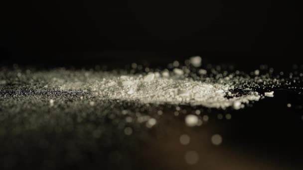 Macro Close Bij Het Verplaatsen Van Vermalen Cocaïne Poeder Substantie — Stockvideo
