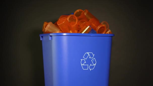 Odpad Prázdných Plastových Lahví Lékových Generických Léků Předpis Zásobníku Lahviček — Stock video