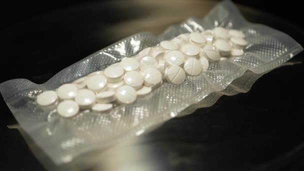 Pulvermedikamente Werden Tablettenform Gepresst Und Für Den Transport Vakuumbeutel Verpackt — Stockvideo
