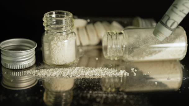 Perto Uma Linha Cocaína Ser Inalada Com Uma Palha Feita — Vídeo de Stock