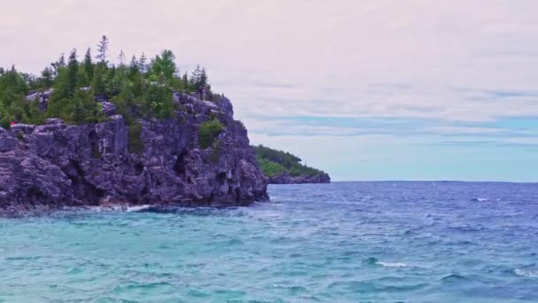 Indian Head Cove Tobermory Turquoise Blue Water Green Pine Forest — Αρχείο Βίντεο