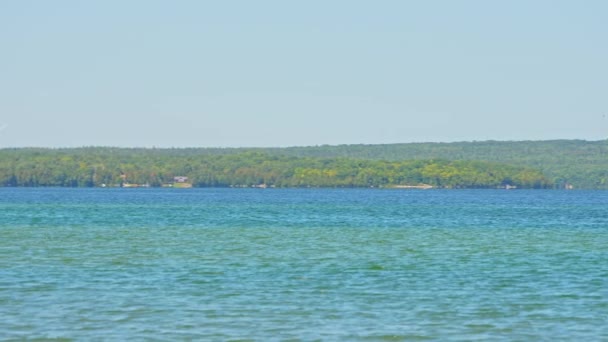 Vista Vacaciones Día Lujo Rodeado Por Belleza Natural Del Lago — Vídeo de stock