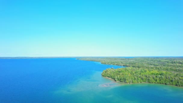 Manitou Gölü Nün Doğal Güzelliği Ile Çevrili Lüks Tatil Günü — Stok video