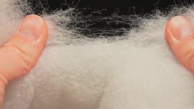 Hava filtresi dokusu zarın içinde yırtılıyor. Mevsimsel bahar akışkan burnu boyunca önleme önlemleri mevsimsel alerji ve çiçek alerjisi hapşırmasından muzdarip..