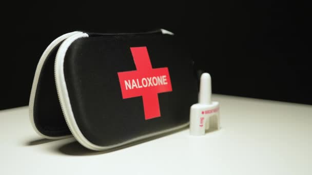 Narcan Ρινικό Σπρέι Τσάντα Έκτακτης Ανάγκης Κιτ Narcan Naloxone Χρησιμοποιείται — Αρχείο Βίντεο