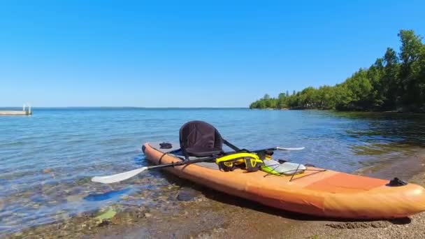 View Paddle Board Sport Equipment Outdoor Activities Yellow Waterproof Bag — Stock Video