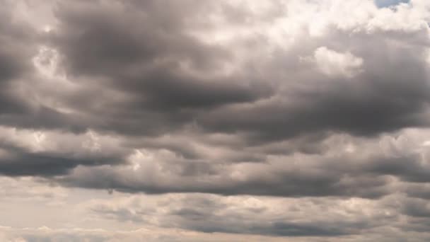 Penyimpangan Waktu Awan Langit Biru Dengan Awan Yang Bergerak Cepat — Stok Video