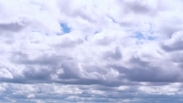 Облачно Пушистое Небо Естественным Фоном Синий Белый Облачный Пейзаж Временной — стоковое видео