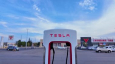 Tesla Super Charger, Tesla Modelleri Arabaları için istasyon tıkadı. Tesla elektrikli araçları için şarj istasyonu: Toronto, Ontario, Kanada - 20 Eylül 2024