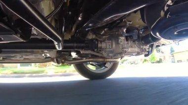 Kanada otomotiv endüstrisi, Kanada 'da üretilen araçların ve parçaların Birleşik Devletler tarifelerine tabidir. ABD ve Kanada, her iki ülkedeki tüketicilere yönelik savaş maliyetlerini artırıyor.