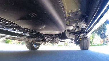 Kanada otomotiv endüstrisi, Kanada 'da üretilen araçların ve parçaların Birleşik Devletler tarifelerine tabidir. ABD ve Kanada, her iki ülkedeki tüketicilere yönelik savaş maliyetlerini artırıyor.