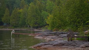 Manitoulin Adası, Kuzey Ontario, Kanada, Pike Gölü 'nde yer alan geniş sulak arazilerin büyüleyici panoramik manzarası. Huzurlu ve huzurlu cennet, huzurlu meditasyon merkezi..