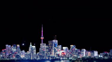 Toronto Canada Ontario havai fişeklerle kutlama yapıyor. Şehir manzarasının sanatsal kolajı havai fişek ışıkları ve çok kültürlü bayram kutlamaları. Şehir ışıklarının özel efektleri yanıp sönüyor.