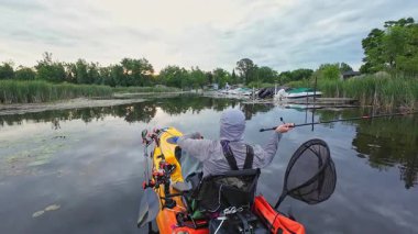 Kano balıkçılığı, Weedy Lake Gölü 'nde balıkçılık, turnuva sırasında da kayak. Sabahları balık tutma sporu ve levrek balıkçılığı. Su hobisi ve aktif yaşam tarzı.